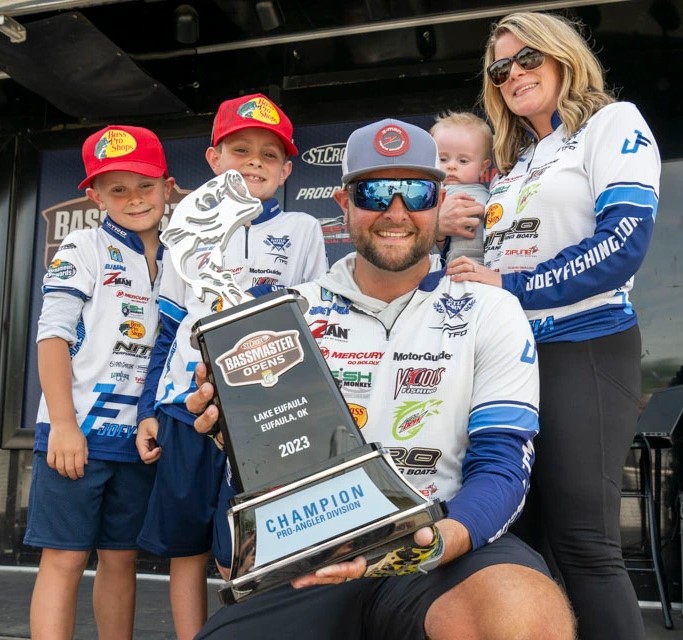 Joey Nania & Family with Pickwick Bassmaster Open Trophy